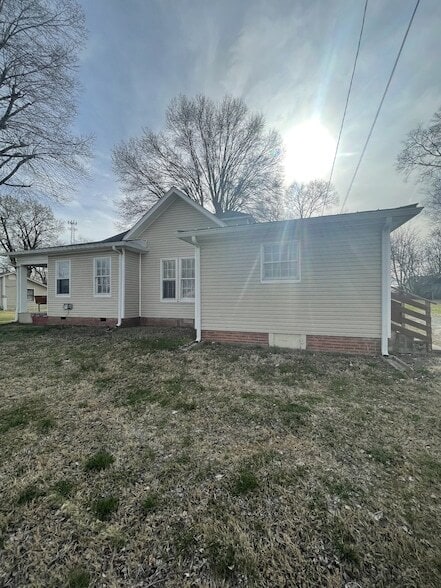 Building Photo - 438 Battle Ave