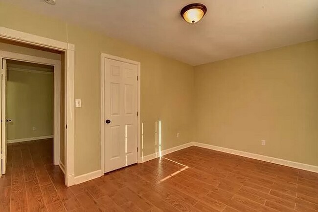 Building Photo - 908 Hemlock Rd