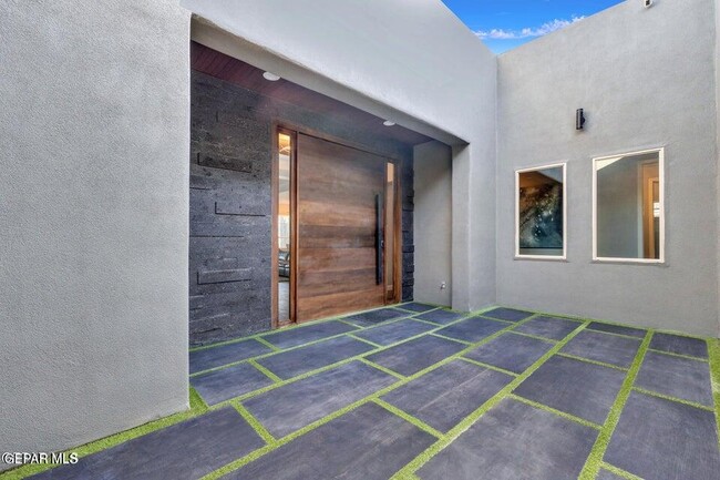 Building Photo - 12292 Fresh Water Dr