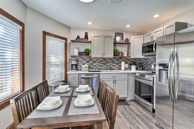 Building Photo - 1537 N Williams St