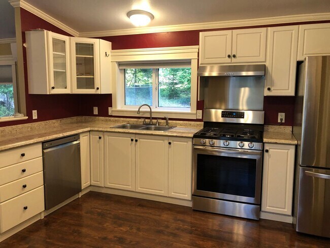 Building Photo - 2 Bed 2 Bath in BZ Corners