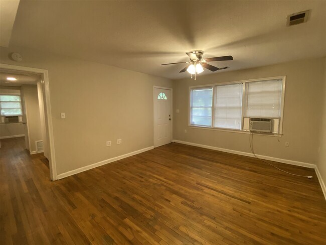 Foto del edificio - 1506 Mayhew St