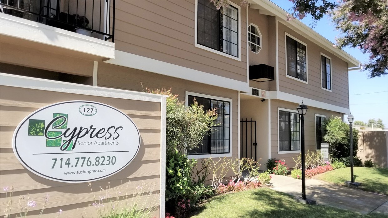 Foto principal - 127 W Cypress St