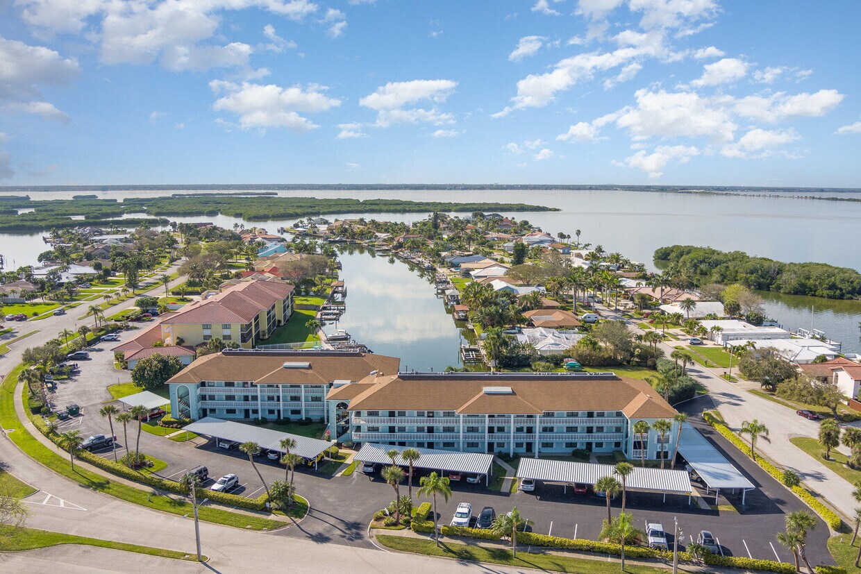 Foto principal - 2001 S Banana River Blvd
