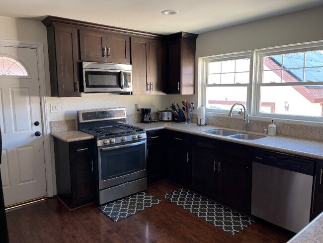 Building Photo - 176 Bethune Way