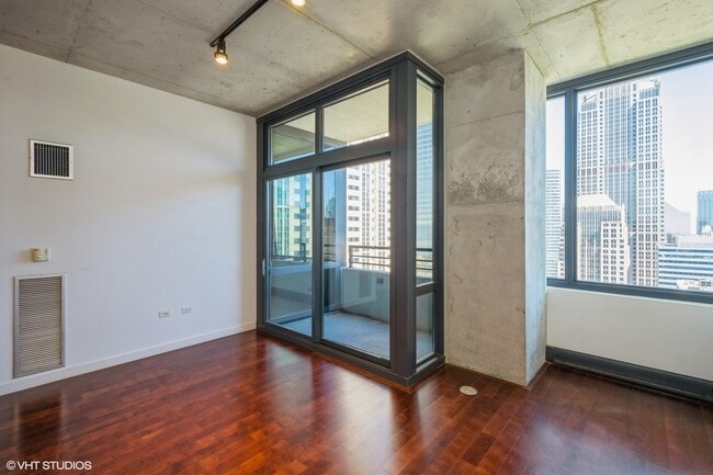 Building Photo - 235 W Van Buren St