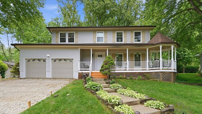 Foto del edificio - Newly Renovated 5 Bedroom Home With Country Porch!