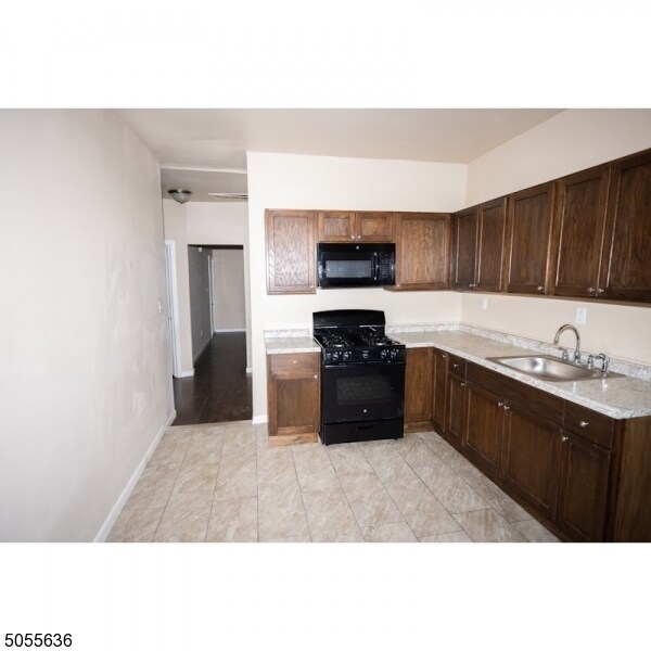 Building Photo - 54 3rd St
