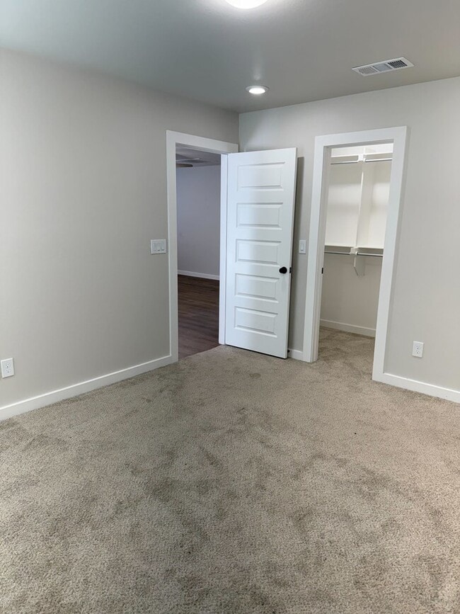 Foto del edificio - 10307 Creek St