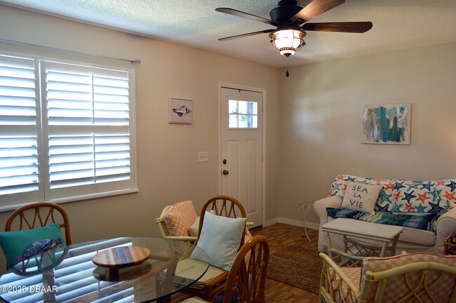 Building Photo - 64 Cardinal Dr