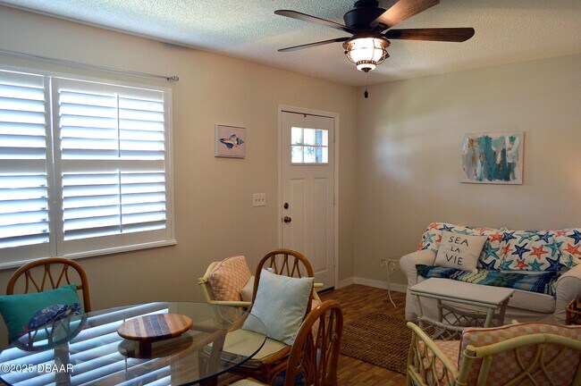 Foto del edificio - 64 Cardinal Dr