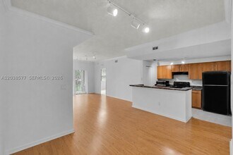 Building Photo - 5880 W Sample Rd