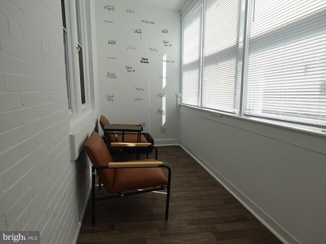 Foto del edificio - 6139 Larchwood Ave