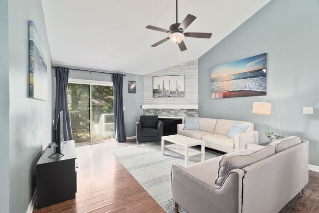 Building Photo - Modern Comfort and Convenience in Citadel ...