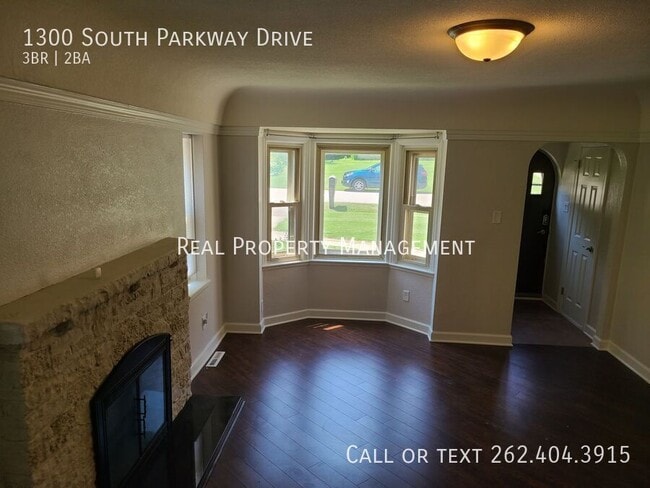 Building Photo - 1300 Parkway Dr