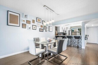 Building Photo - 6121 Balboa Cir