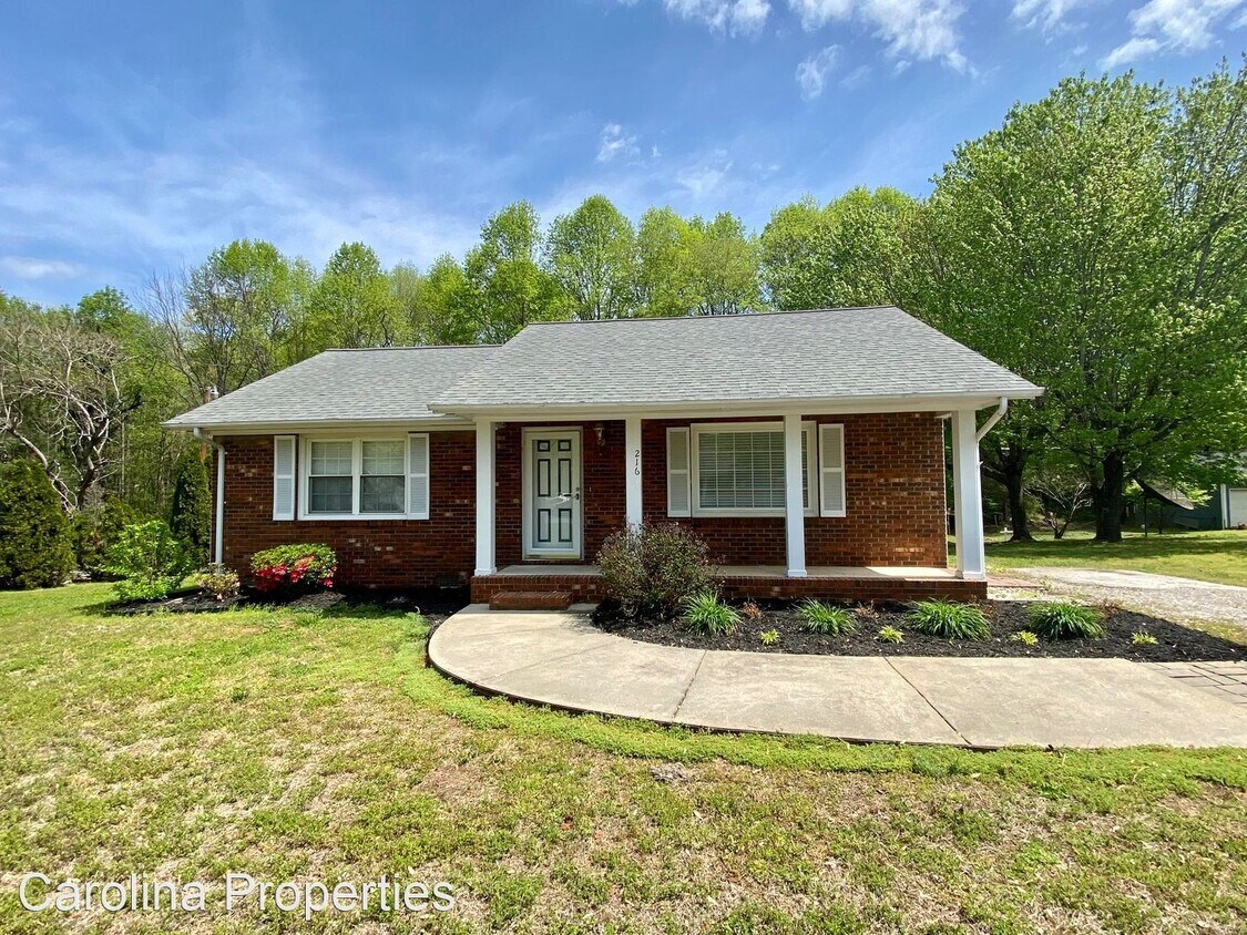 216 Eastwood Dr, North Wilkesboro, NC 28659 House Rental in North