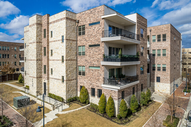 Building Photo - Meridian Square Condos