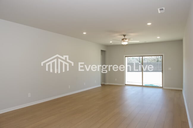 Building Photo - 14729 Mountain Strm Dr