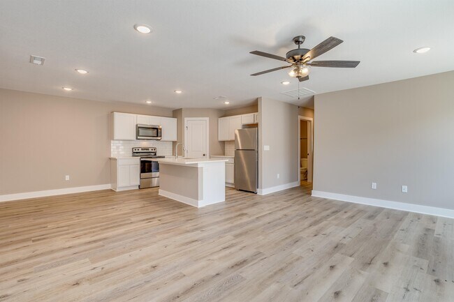 Building Photo - 6816 White Pine St