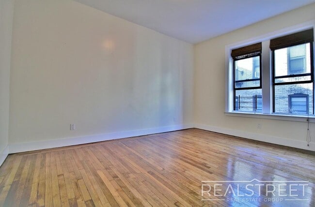 Building Photo - Magnificent 1 Bed Across the St from Prosp...