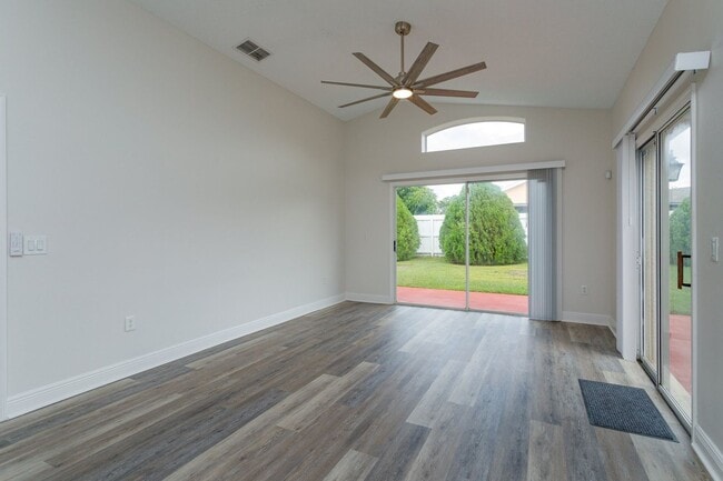 Building Photo - Charming 3-Bedroom Home for Rent in South ...