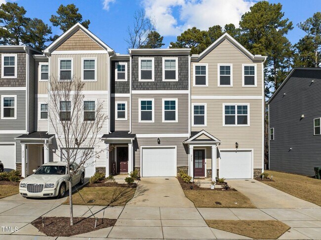 Foto del edificio - Beautiful Townhome!