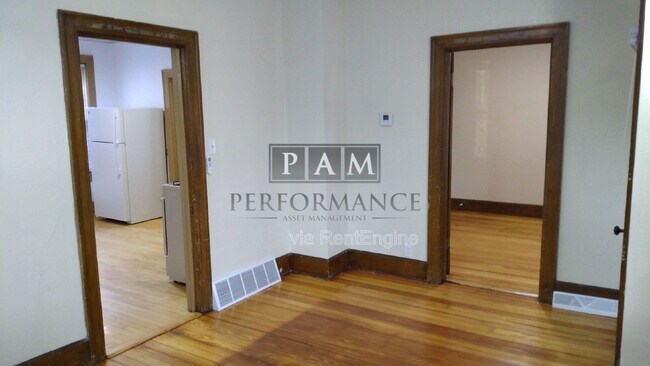 Foto del edificio - 902 E Chambers St