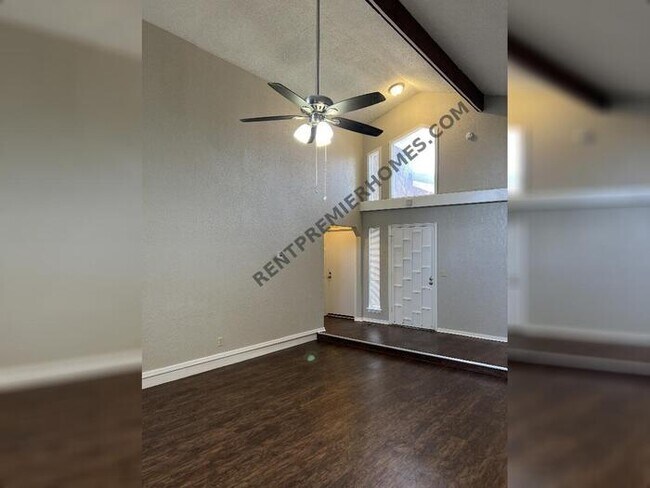 Foto del edificio - 8913 N Davis Ave