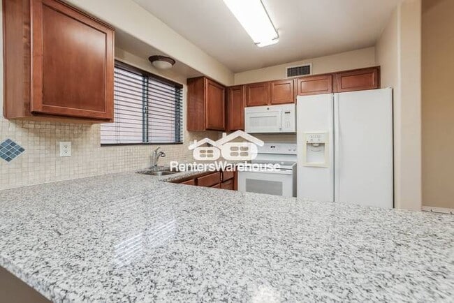 Building Photo - Cozy, Freshly Remodeled Home Near Wilmot &...