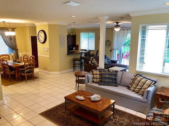 Foto del edificio - 583 Talavera Rd