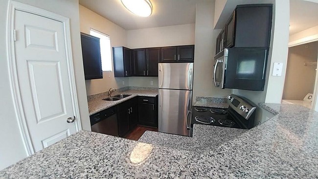 Foto del edificio - 2525 Old Farm Rd