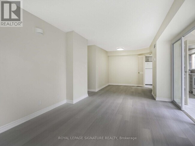 Photo du bâtiment - 44-1044 Gerrard St W