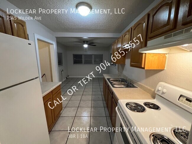 Building Photo - Discover the charm of this 3 bedroom, 1 ba...