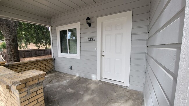 Building Photo - 3125 3rd Ave
