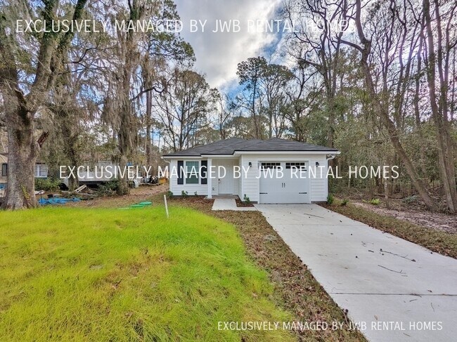 Building Photo - 7997 Harding Ave