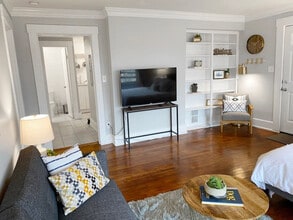 Building Photo - 1001 Hatch St