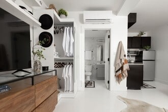 Interior Photo - Signal Hill Studios