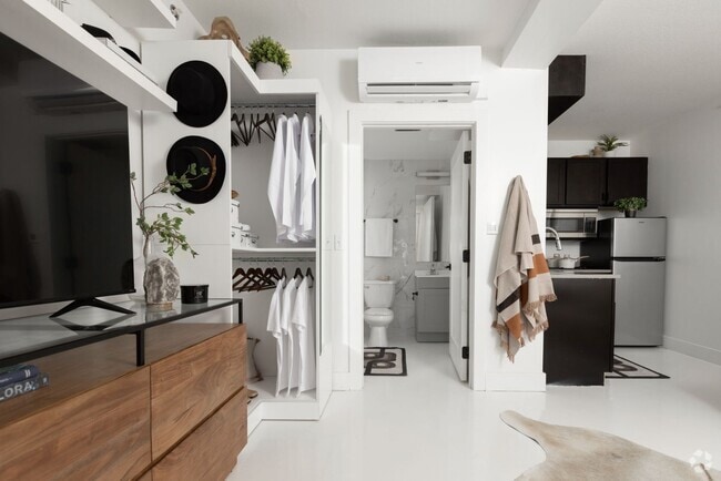 Interior Photo - Signal Hill Studios