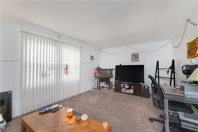 Building Photo - 87 Moxon Dr