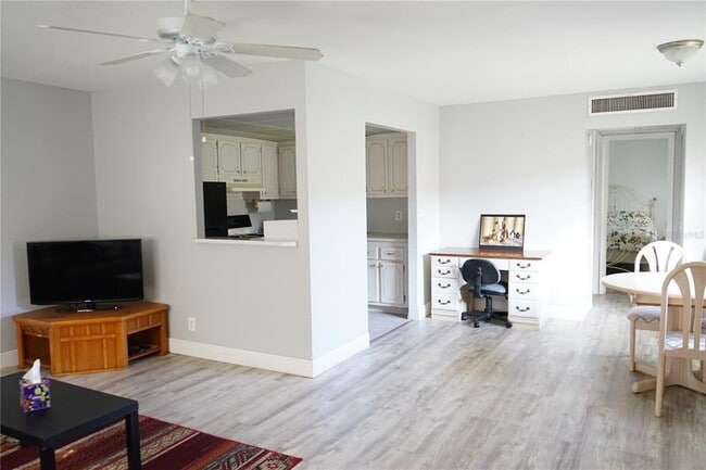 Foto del edificio - 1801 Bedford Ln