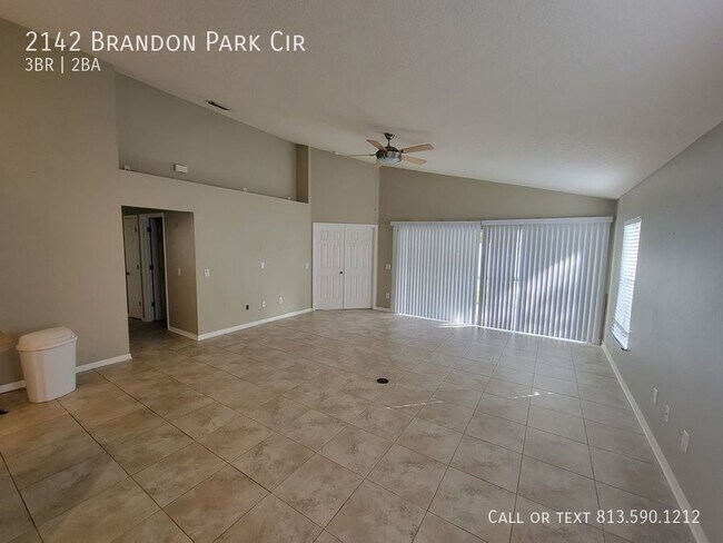 Foto del edificio - 2142 Brandon Park Cir