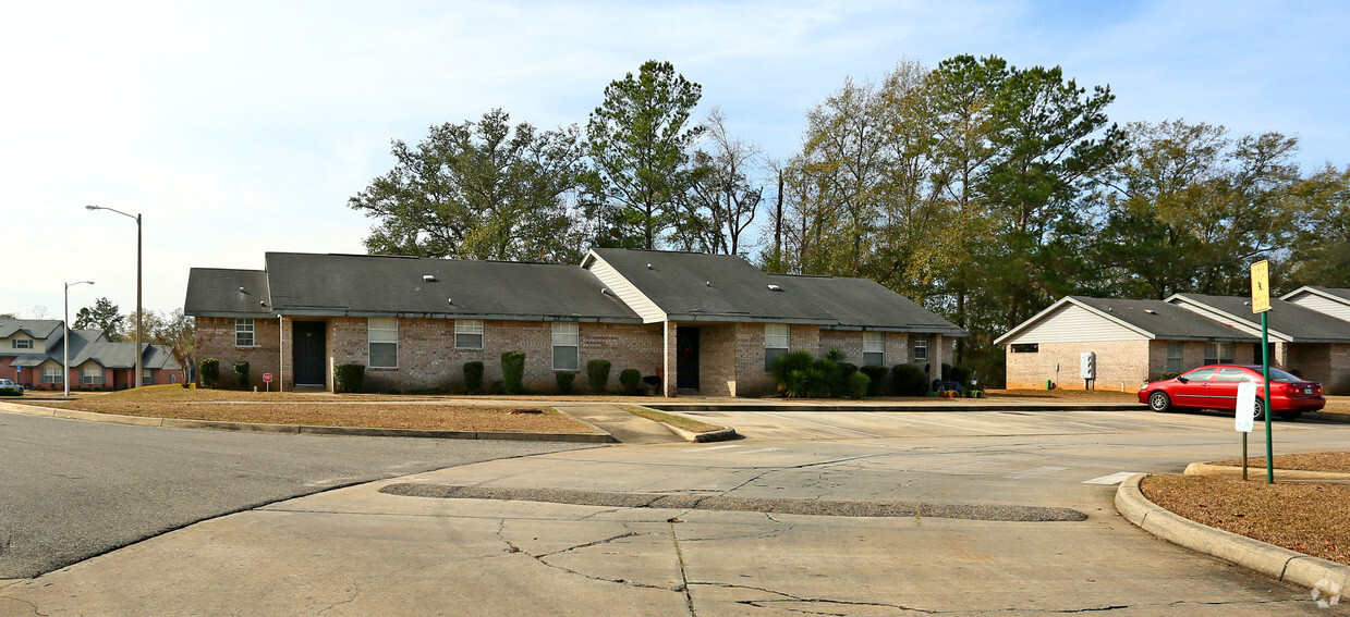 Foto principal - Triple Oaks Apartments