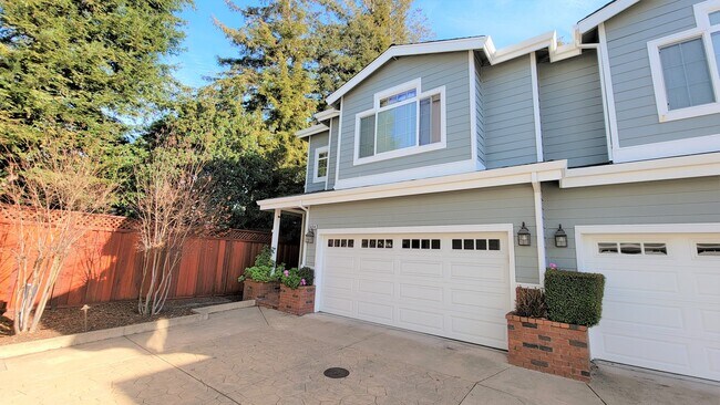 Building Photo - 2494 Westcliffe Lane, Unit 4