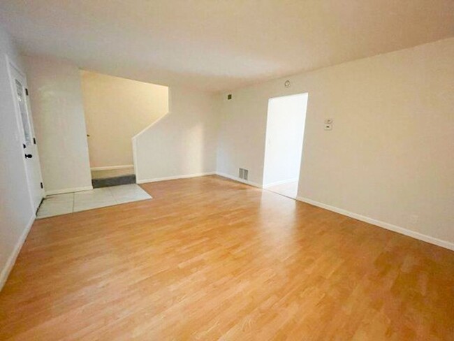 Foto del edificio - Updated 4 Bedroom 2 Bath Townhome in Union...