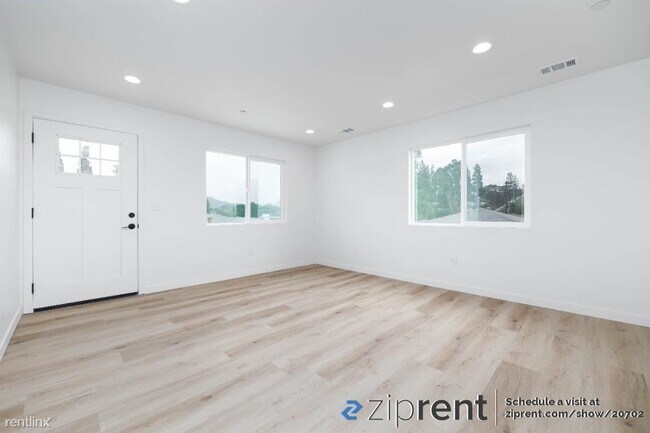 Foto del edificio - 3 br, 2 bath 4plex - 6965 Saranac St, San ...