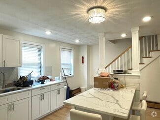 37 Oak St
