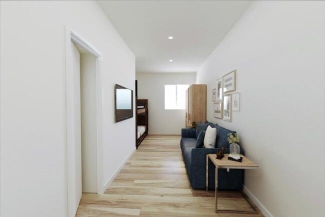 Building Photo - 3 bedroom in Los Angeles CA 90007