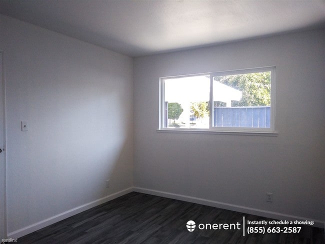 Building Photo - 577 Sinclair Dr