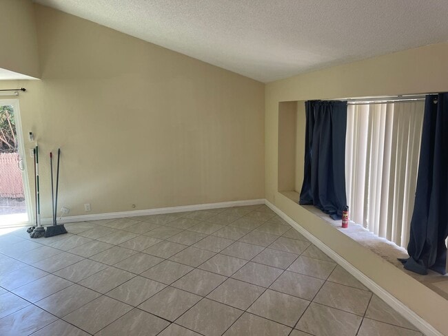 Building Photo - 2 rooms 1 bath house for rent in South San Diego